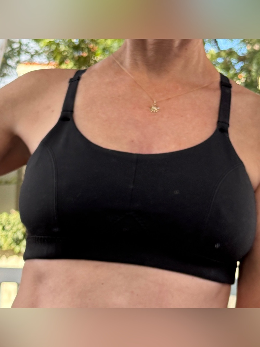 Athleta Sports Bra Black Adjustable straps racerback sz M